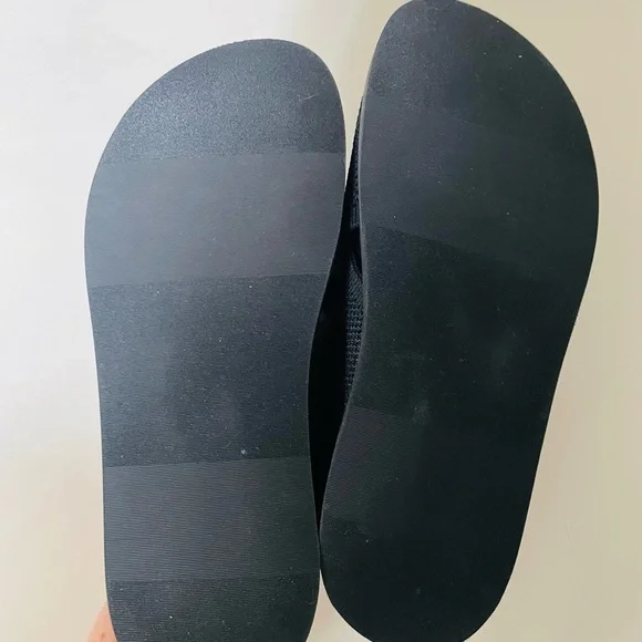 Everlane The ReKnit Form Crossover Sandal in Black - Picture 9 of 10